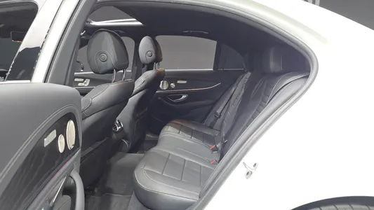 Mercedes-Benz E-Class W213 E220d 4MATIC AMG Line 2022 26