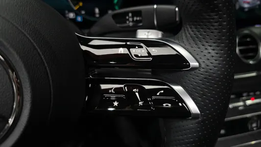 Mercedes-Benz E-Class W213 E220d 4MATIC AMG Line 2022 32