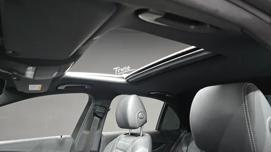 Mercedes-Benz E-Class W213 E220d 4MATIC AMG Line 2022 33