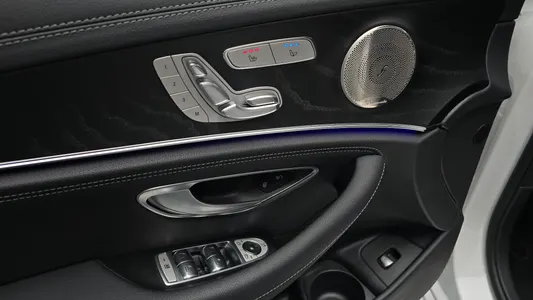 Mercedes-Benz E-Class W213 E220d 4MATIC AMG Line 2022 27