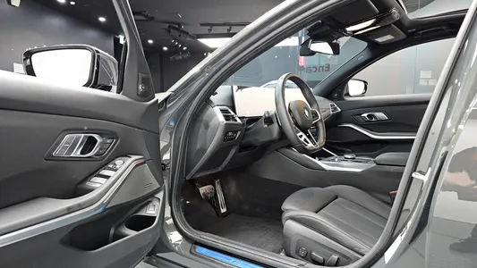 BMW 3 Series (G20) 320i M 2025 9
