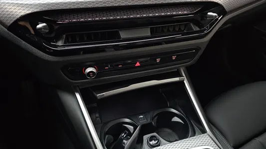 BMW 3 Series (G20) 320i M 2025 28
