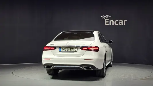 Mercedes-Benz E-Class W213 E350 4MATIC AMG Line 2022 4