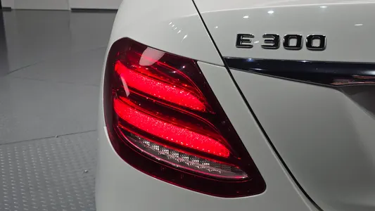 Mercedes-Benz E-Class W213 E300 2019 23