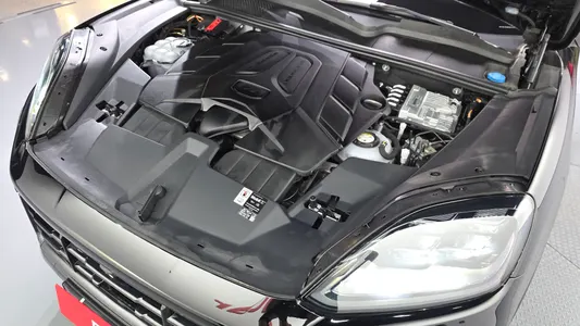 Porsche (PO536) 3.0 E- 2024 6