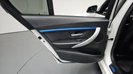 BMW 3 Series (F30) 320i M 2016 25