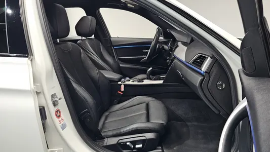 BMW 3 Series (F30) 320i M 2016 26