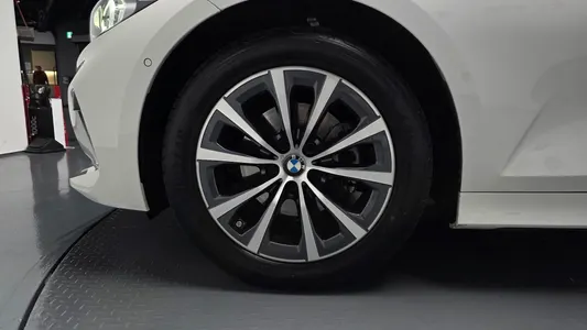 BMW 3 Series (G20) 320i 2023 4