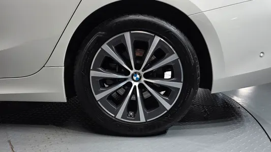 BMW 3 Series (G20) 320i 2023 21