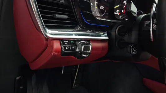 Porsche (971) 2.9 AWD E- 2020 16