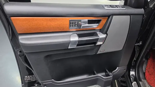 Land Rover 4 3.0 SDV6 SE 2015 24