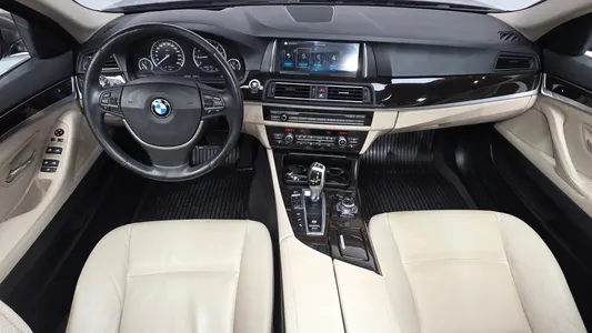 BMW 5 Series (F10) 528i xDrive 2012 6