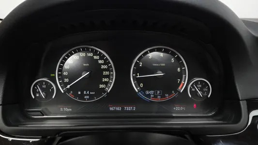 BMW 5 Series (F10) 528i xDrive 2012 7