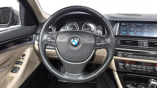 BMW 5 Series (F10) 528i xDrive 2012 12