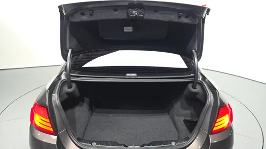 BMW 5 Series (F10) 528i xDrive 2012 19