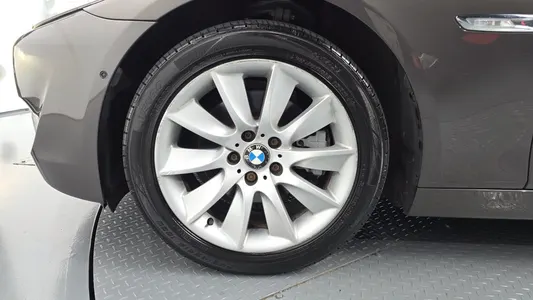 BMW 5 Series (F10) 528i xDrive 2012 21
