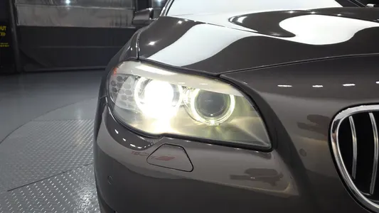 BMW 5 Series (F10) 528i xDrive 2012 22