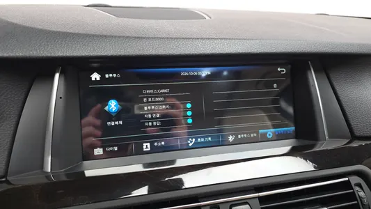 BMW 5 Series (F10) 528i xDrive 2012 33