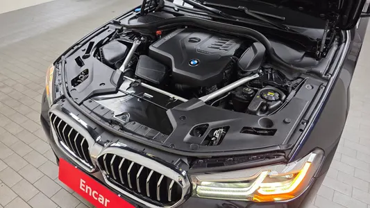 BMW 5 Series (G30) 520i M 2023 5