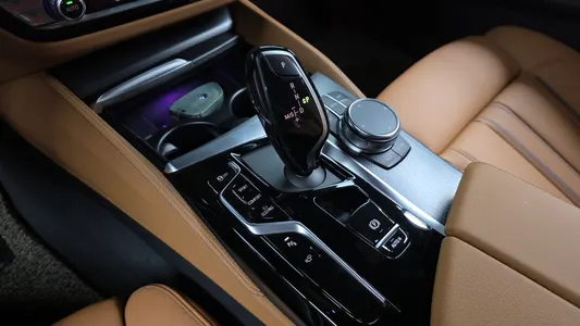 BMW 5 Series (G30) 520i M 2023 8