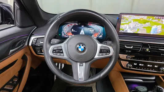 BMW 5 Series (G30) 520i M 2023 13