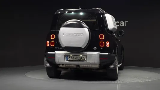 Land Rover (L663) 110 D250 SE 2022 4