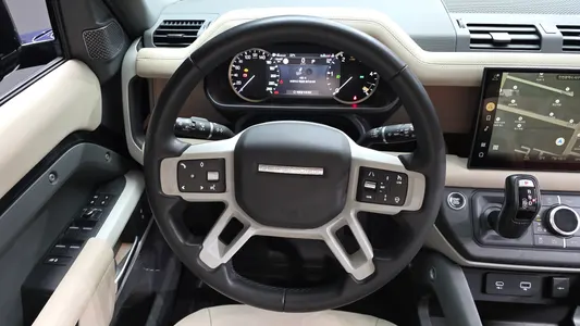 Land Rover (L663) 110 D250 SE 2022 13