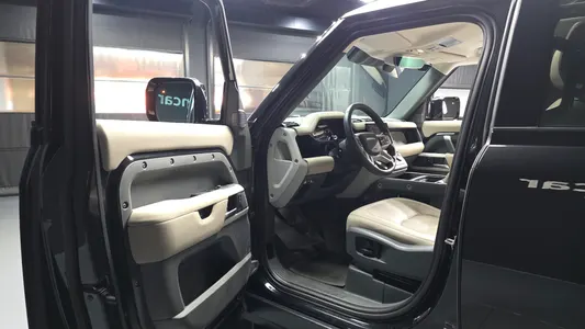 Land Rover (L663) 110 D250 SE 2022 10
