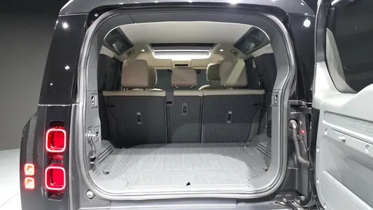 Land Rover (L663) 110 D250 SE 2022 20