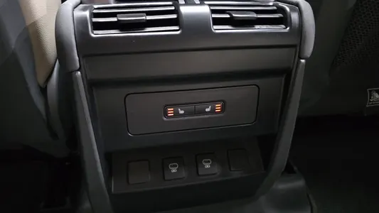 Land Rover (L663) 110 D250 SE 2022 19