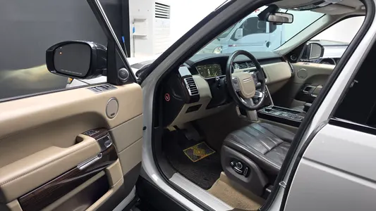 Land Rover 4 4.4 SDV8 Vogue SE 2016 10