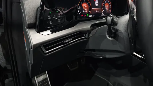 Volkswagen 8 2.0 TDI 2023 28