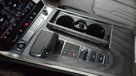 Audi A7 (4K) 55 TFSI e 2025 8