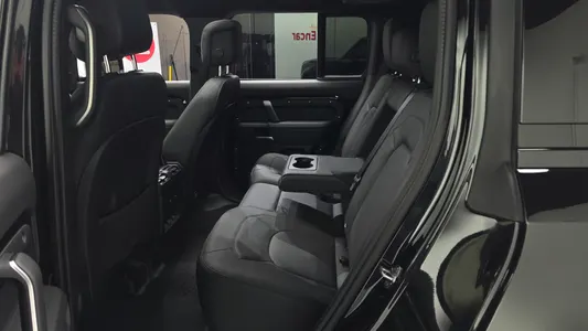 Land Rover (L663) 110 P300 X- SE 2025 4