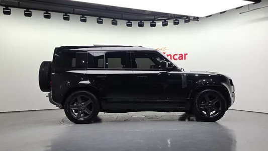 Land Rover (L663) 110 P300 X- SE 2025 5