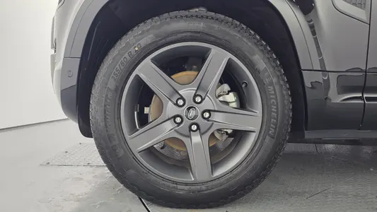 Land Rover (L663) 110 P300 X- SE 2025 8