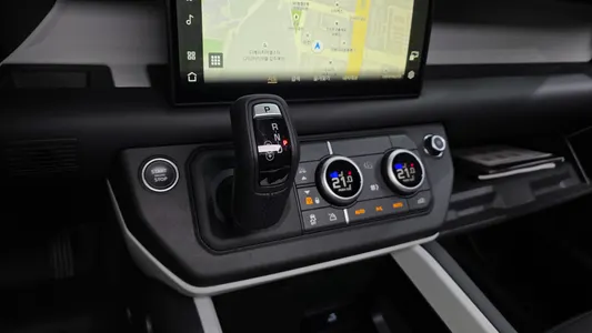 Land Rover (L663) 110 P300 X- SE 2025 13