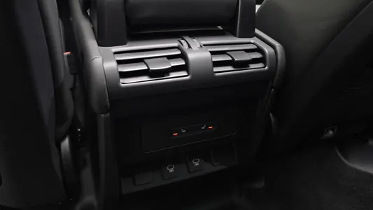 Land Rover (L663) 110 P300 X- SE 2025 18