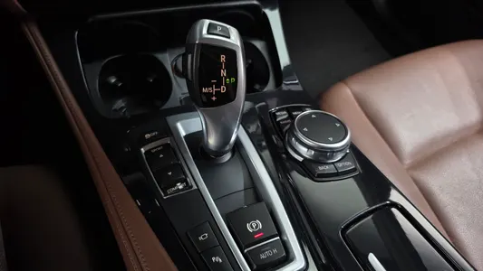 BMW 5 Series (F10) 520d M 2016 9