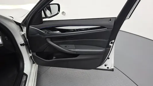 BMW 5 Series (G30) 530i xDrive M 2019 24