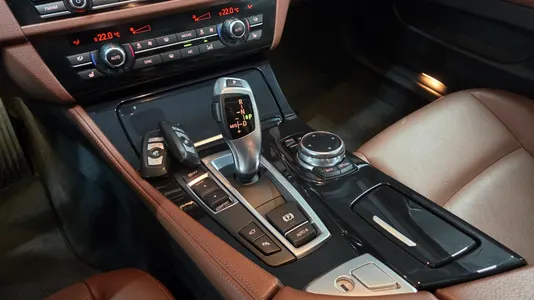 BMW 5 Series (F10) 520d M 2015 9