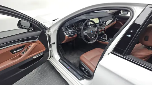 BMW 5 Series (F10) 520d M 2015 11