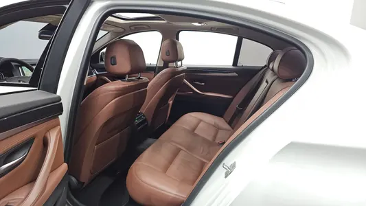 BMW 5 Series (F10) 520d M 2015 12