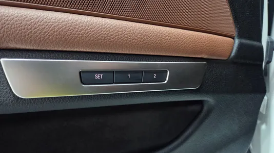 BMW 5 Series (F10) 520d M 2015 13
