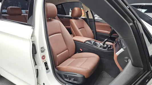 BMW 5 Series (F10) 520d M 2015 10