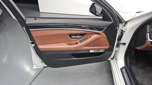 BMW 5 Series (F10) 520d M 2015 25