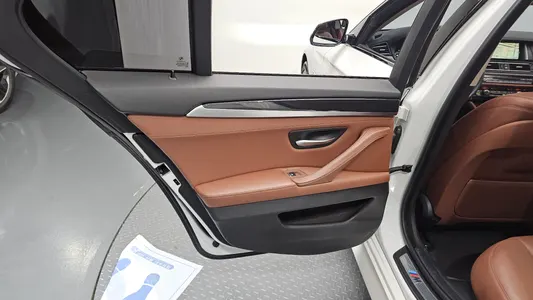 BMW 5 Series (F10) 520d M 2015 26