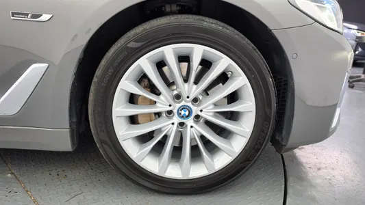 BMW 5 Series (G30) 530e 2021 4