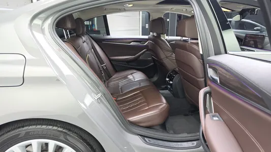 BMW 5 Series (G30) 530e 2021 11