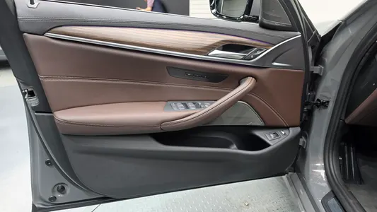 BMW 5 Series (G30) 530e 2021 24